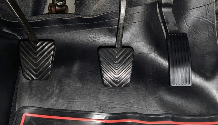 2015 Hyundai Verna FLUIDIC 4S 1.6 VTVT S(O), CNG, Manual, 1,04,380 km, Pedals