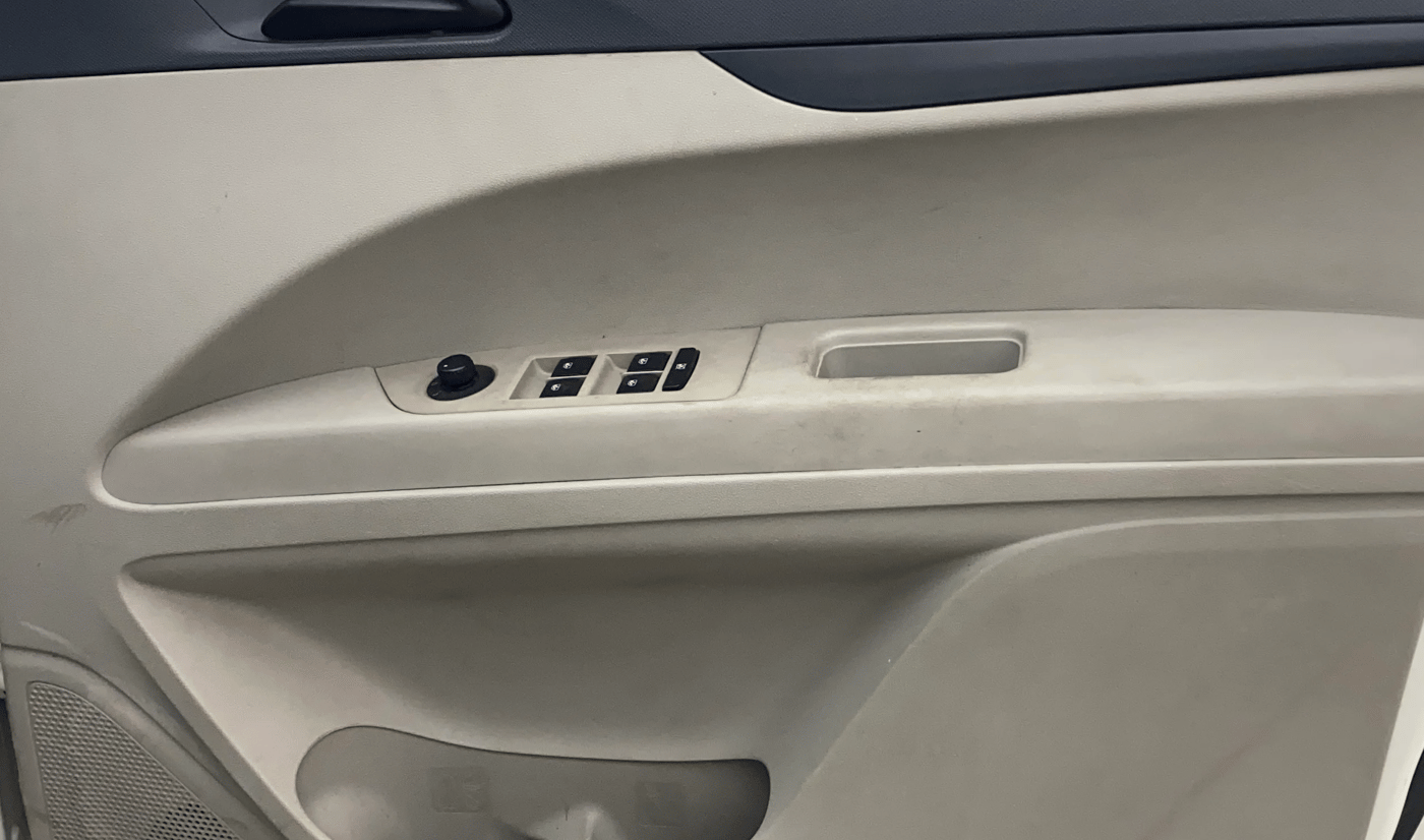 2019 Mahindra MARAZZO M4 8 STR, Diesel, Manual, 29,994 km, Driver Side Door Panels Control