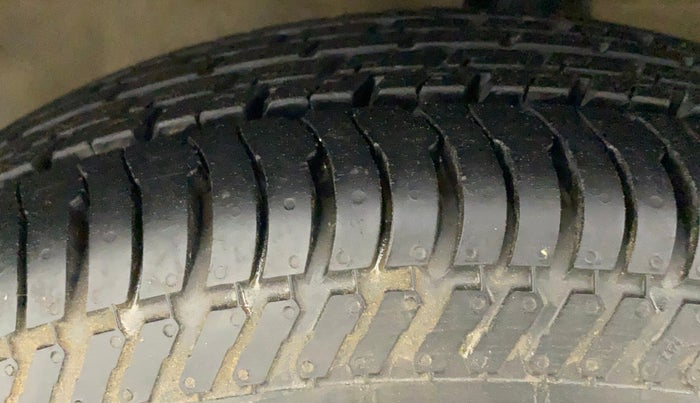 2011 Maruti Swift VXI, Petrol, Manual, 48,974 km, Left Front Tyre Tread