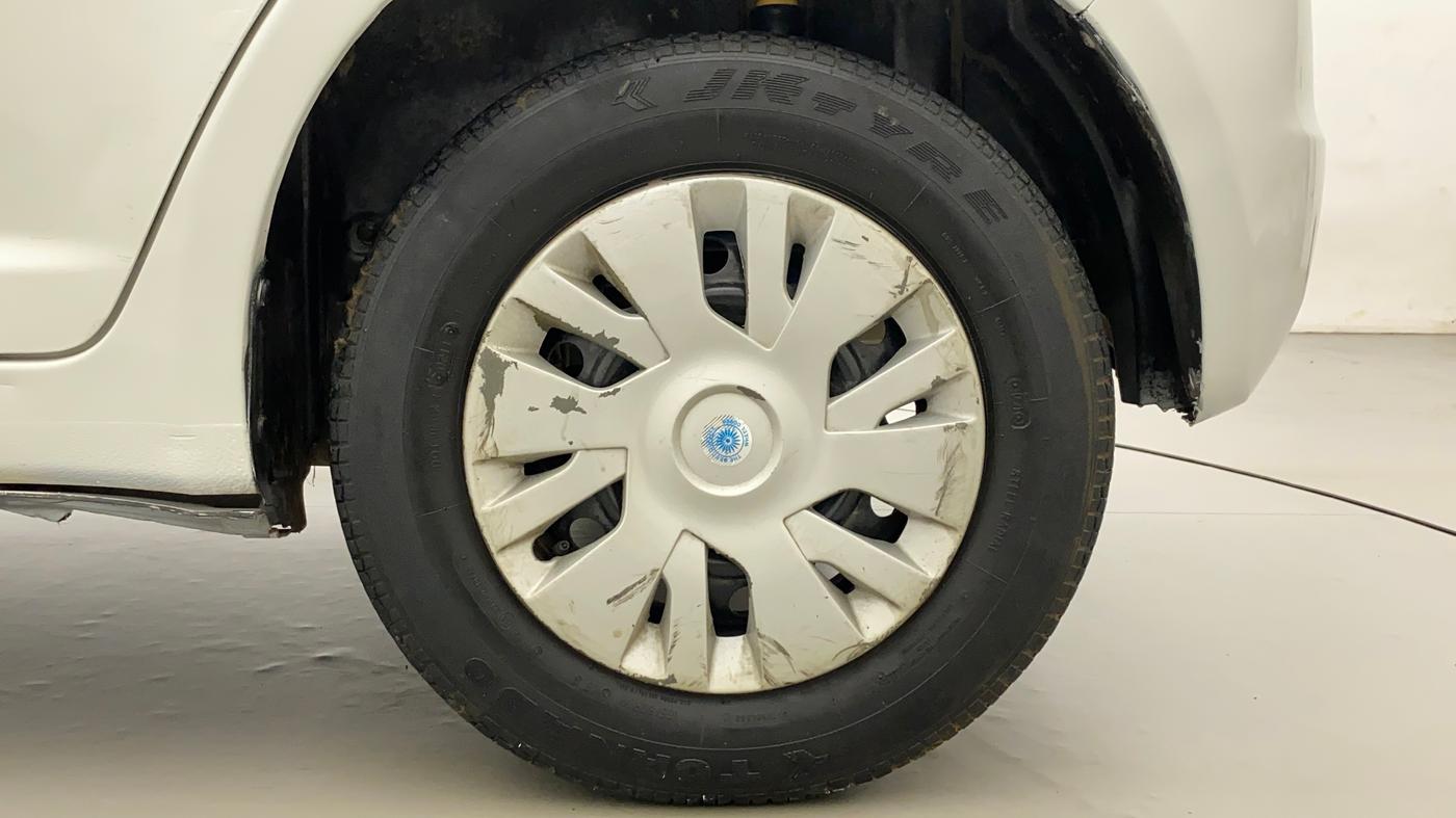 2011 Maruti Swift VXI, Petrol, Manual, 48,974 km, Left Rear Wheel