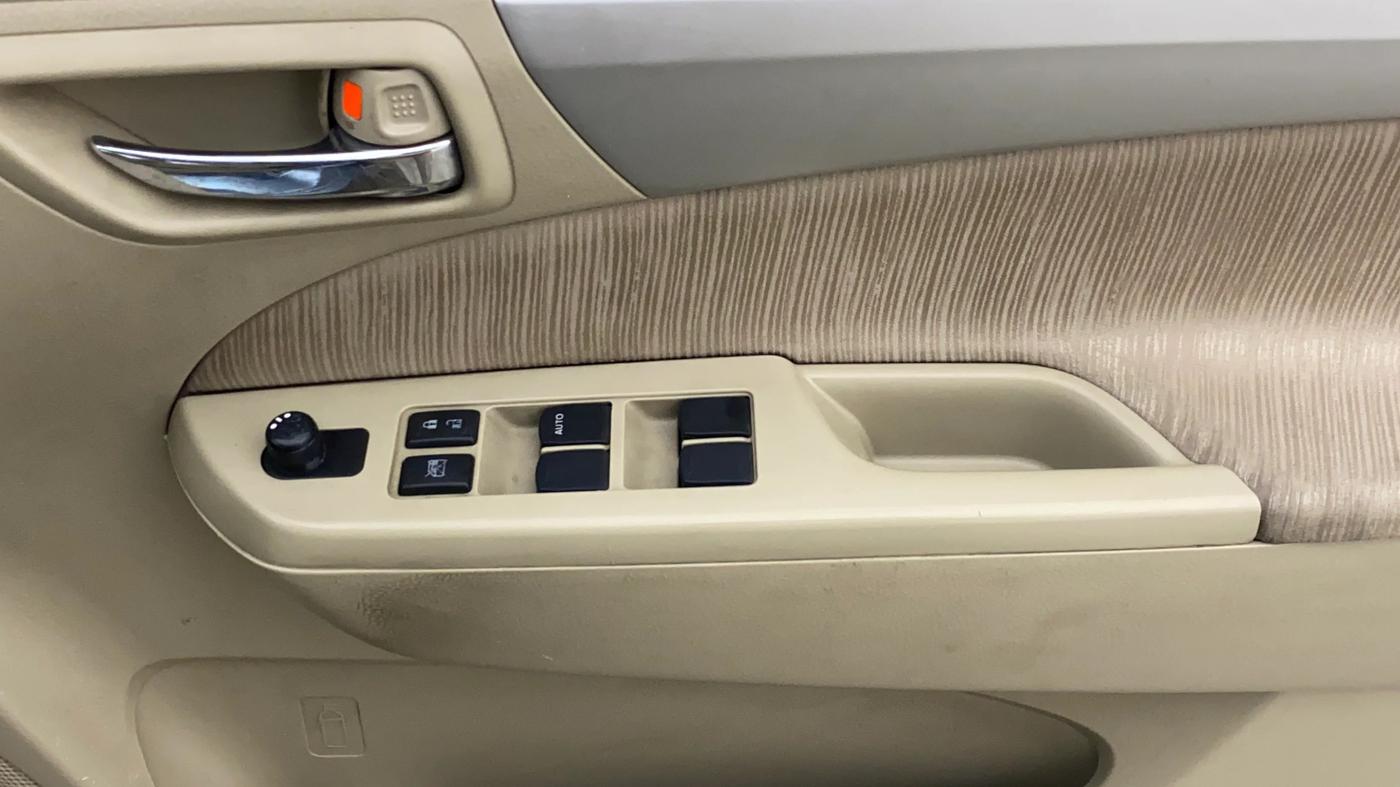 2013 Maruti Ertiga VXI, Petrol, Manual, 74,135 km, Driver Side Door Panels Control