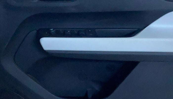 2024 Tata PUNCH ACCOMPLISHED DAZZLE SUNROOF CNG MT, CNG, Manual, 32,527 km, Driver Side Door Panels Control