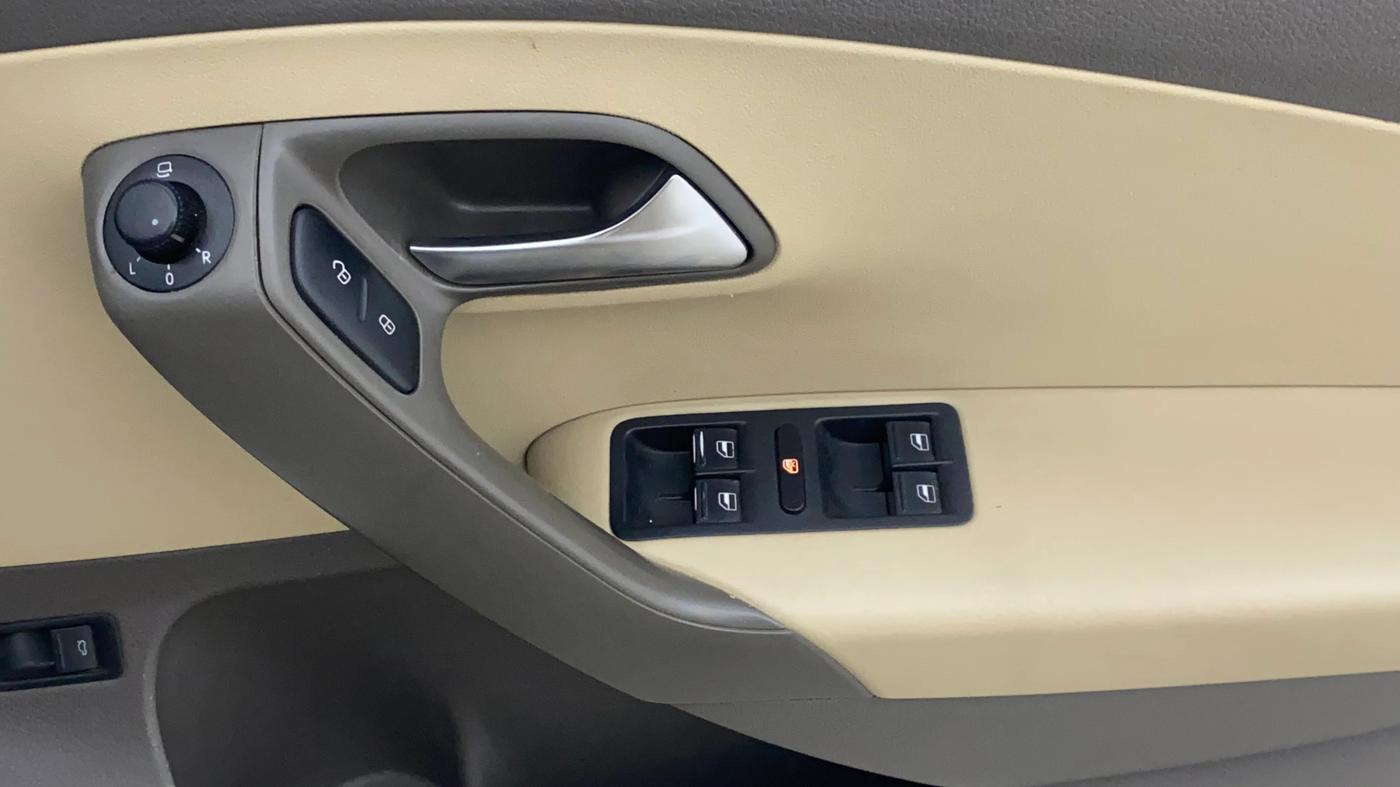 2016 Volkswagen Vento HIGHLINE DIESEL 1.5, Diesel, Manual, 1,19,043 km, Driver Side Door Panels Control