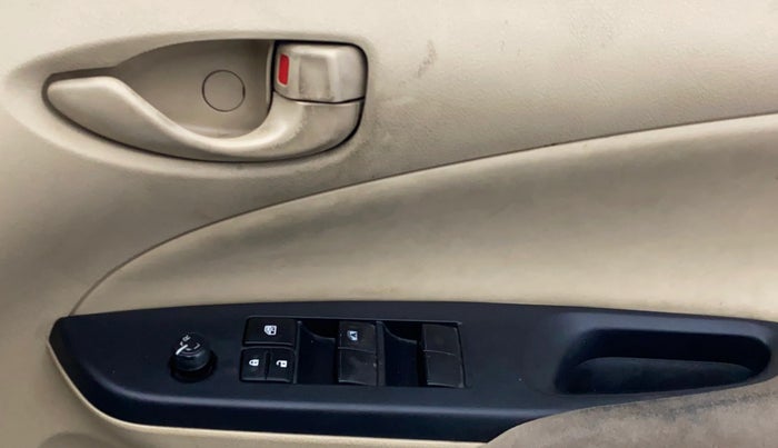 2020 Toyota YARIS J MT, Petrol, Manual, 33,227 km, Driver Side Door Panels Control