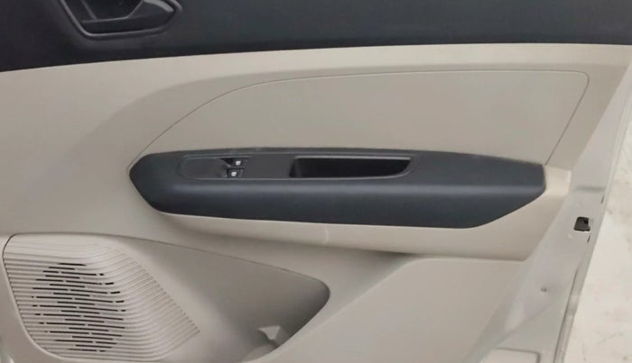 2022 Renault TRIBER RXE MT, Petrol, Manual, 52,048 km, Driver Side Door Panels Control