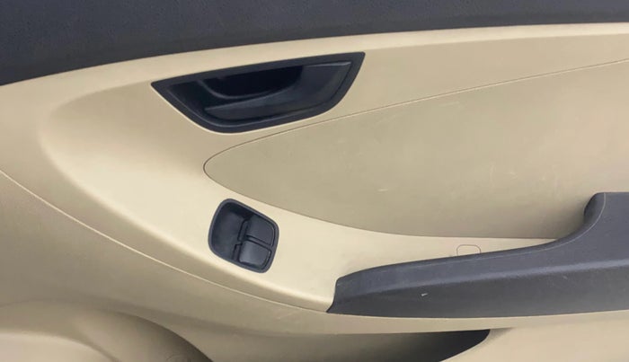 2014 Hyundai Eon MAGNA +, Petrol, Manual, 40,419 km, Driver Side Door Panels Control