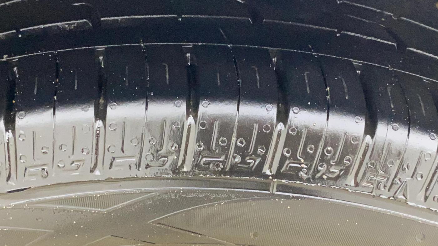 2022 Maruti Ciaz ALPHA  AT 1.5 SHVS PETROL, Petrol, Automatic, 95,494 km, Right Front Tyre Tread