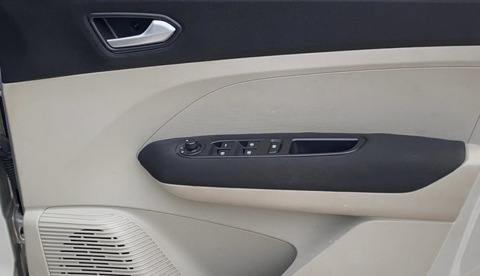 2021 Renault TRIBER RXZ AMT, Petrol, Automatic, 18,702 km, Driver Side Door Panels Control