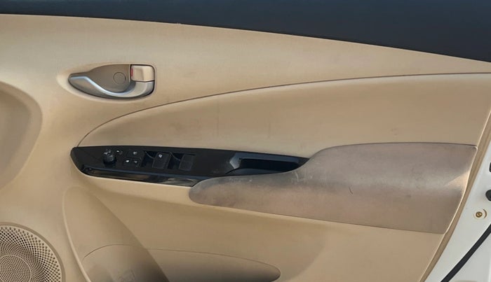 2018 Toyota YARIS G CVT, Petrol, Automatic, 76,889 km, Driver Side Door Panels Control