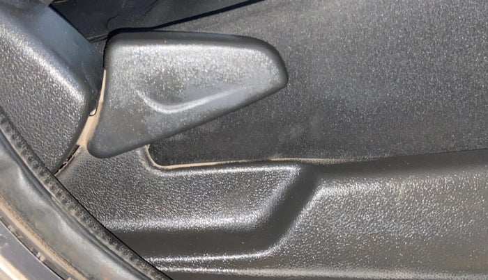 2016 Renault Kwid RXT 1.0 AMT, Petrol, Automatic, 94,221 km, Driver Side Adjustment Panel