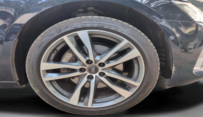 2024 Audi A6 45 TFSI TECHNOLOGY, Petrol, Automatic, 4,405 km, Right Front Wheel