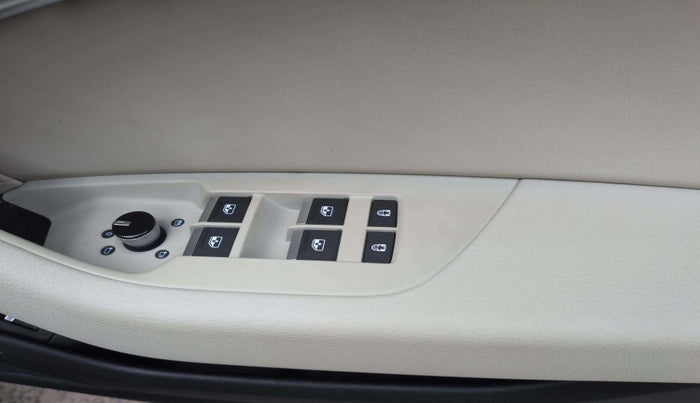 2024 Audi A6 45 TFSI TECHNOLOGY, Petrol, Automatic, 4,405 km, Driver Side Door Panels Control