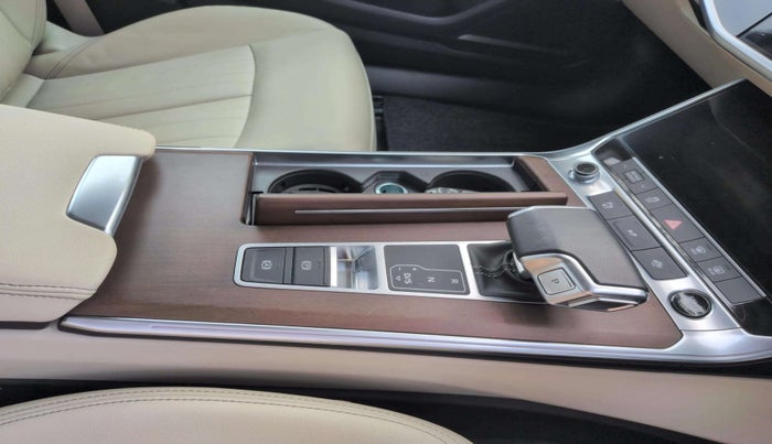 2024 Audi A6 45 TFSI TECHNOLOGY, Petrol, Automatic, 4,405 km, Gear Lever