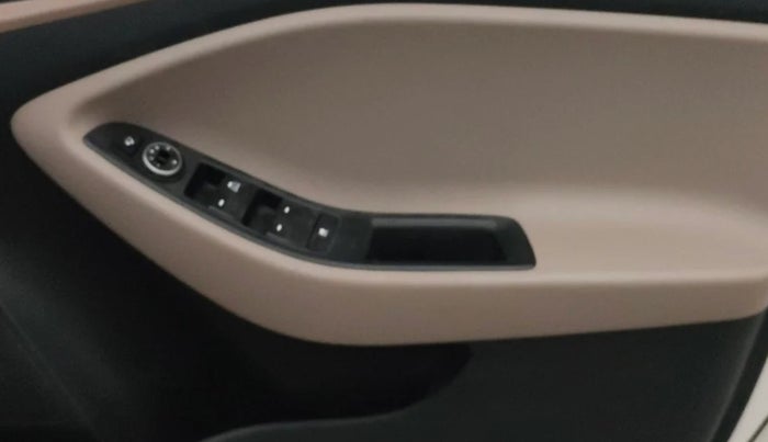 2016 Hyundai Elite i20 SPORTZ 1.2, Petrol, Manual, 58,206 km, Driver Side Door Panels Control