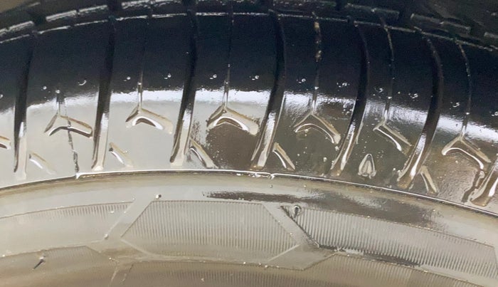 2012 Hyundai i10 MAGNA 1.1, Petrol, Manual, 71,330 km, Left Front Tyre Tread