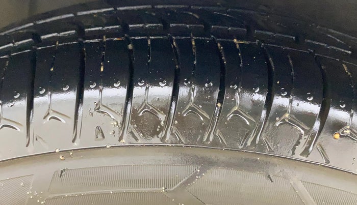 2012 Hyundai i10 MAGNA 1.1, Petrol, Manual, 71,330 km, Right Front Tyre Tread