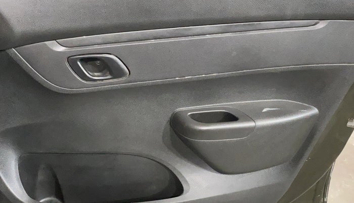 2017 Renault Kwid RXT 1.0 AMT (O), Petrol, Automatic, 76,720 km, Driver Side Door Panels Control