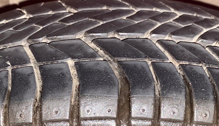 2018 Tata Tiago XT PETROL, Petrol, Manual, 1,06,040 km, Right Rear Tyre Tread