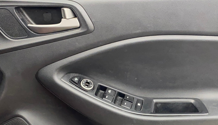 2017 Hyundai i20 Active 1.2 SX, Petrol, Manual, 77,809 km, Driver Side Door Panels Control