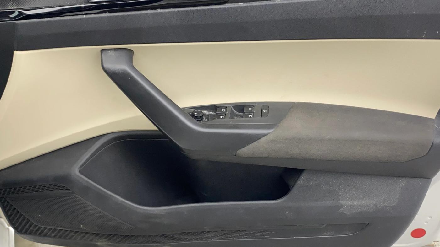2023 Skoda SLAVIA Ambition 1.5L TSI, Petrol, Manual, 52,161 km, Driver Side Door Panels Control