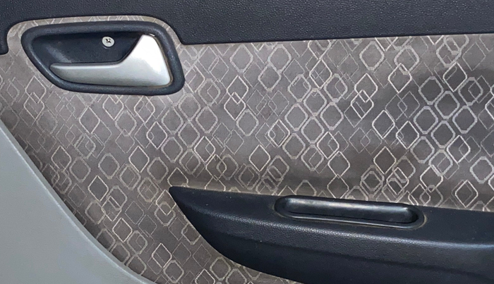 2017 Maruti Alto 800 LXI, CNG, Manual, 93,121 km, Driver Side Door Panels Control