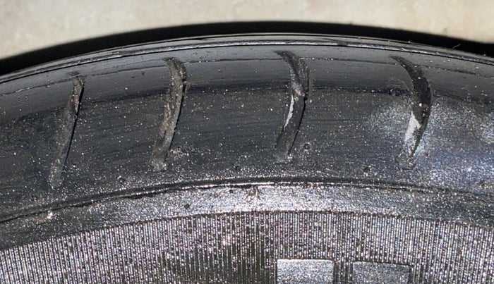 2017 Maruti Alto 800 LXI, CNG, Manual, 93,121 km, Left Rear Tyre Tread