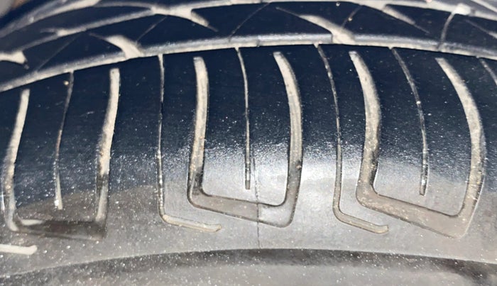 2016 Ford Figo Aspire TREND 1.2 PETROL, Petrol, Manual, 86,726 km, Left Front Tyre Tread