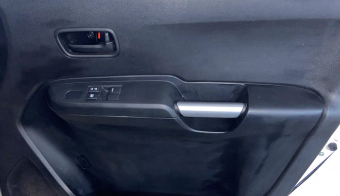 2024 Maruti IGNIS SIGMA 1.2, CNG, Manual, 34,895 km, Driver Side Door Panels Control