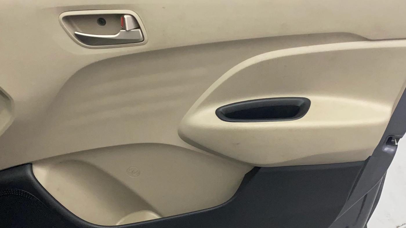 2018 Hyundai NEW SANTRO SPORTZ AMT, Petrol, Automatic, 38,742 km, Driver Side Door Panels Control