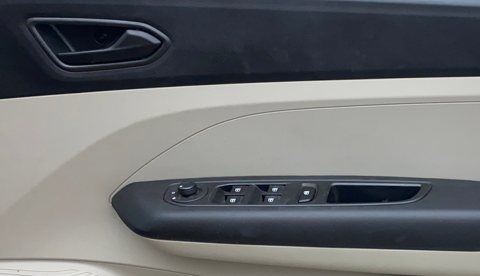 2021 Renault TRIBER RXT AMT, Petrol, Automatic, 48,169 km, Driver Side Door Panels Control