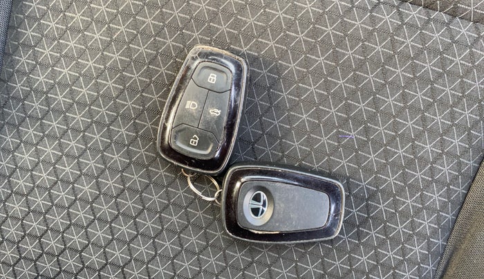 2021 Tata ALTROZ XT PETROL, Petrol, Manual, 55,138 km, Key Close Up