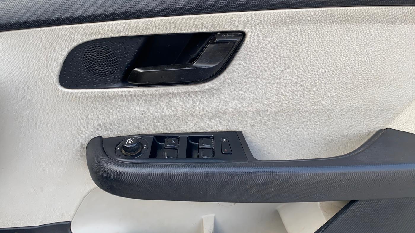 2021 Tata ALTROZ XT PETROL, Petrol, Manual, 55,138 km, Driver Side Door Panels Control
