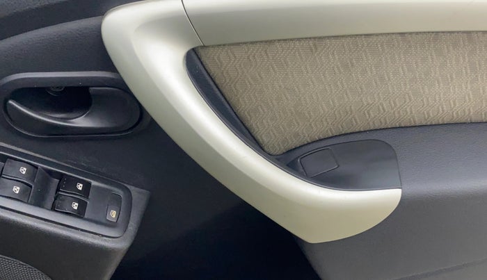 2014 Renault Duster 110 PS RXL DIESEL, Diesel, Manual, 90,221 km, Driver Side Door Panels Control