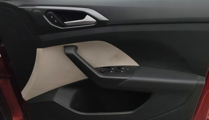 2022 Volkswagen TAIGUN TOPLINE 1.0 TSI MT, Petrol, Manual, 76,808 km, Driver Side Door Panels Control