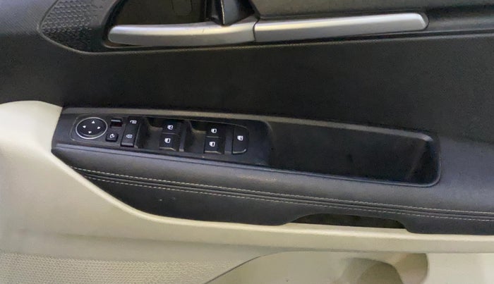 2022 KIA SONET HTX 1.0 IMT, Petrol, Manual, 27,105 km, Driver Side Door Panels Control