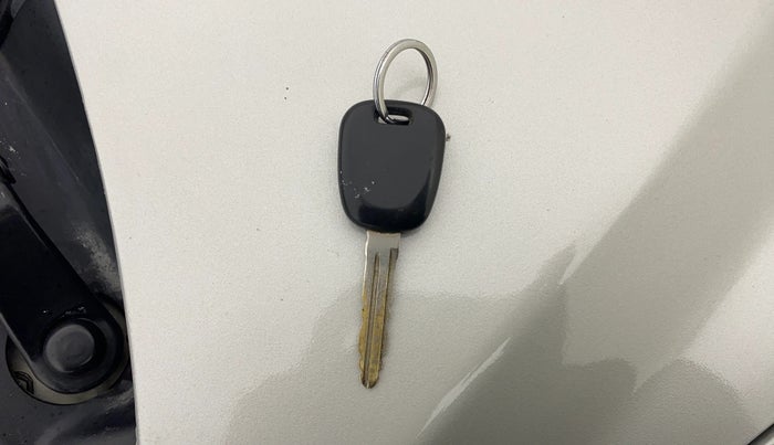 2017 Maruti Alto 800 LXI, Petrol, Manual, 52,290 km, Key Close Up