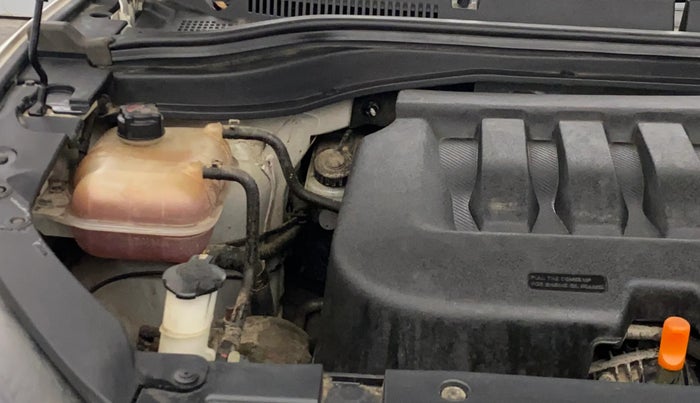 2021 Mahindra XUV700 AX 3 P MT 5 STR, Petrol, Manual, 40,193 km, Engine View - Right