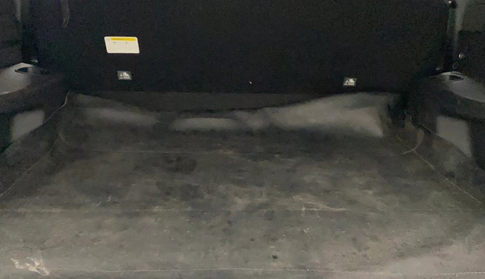 2021 Mahindra XUV700 AX 3 P MT 5 STR, Petrol, Manual, 40,193 km, Boot Inside