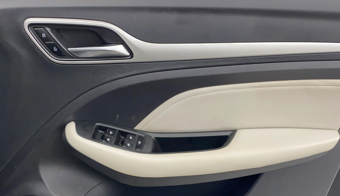 2022 MG ASTOR SHARP EX 1.5 MT, Petrol, Manual, 42,328 km, Driver Side Door Panels Control