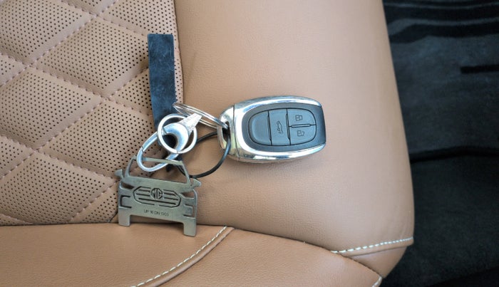 2022 MG GLOSTER SAVVY 7 STR 2.0 TWIN TURBO 4WD, Diesel, Automatic, 8,603 km, Key Close Up