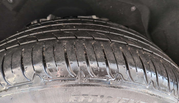 2022 MG GLOSTER SAVVY 7 STR 2.0 TWIN TURBO 4WD, Diesel, Automatic, 8,603 km, Left Front Tyre Tread