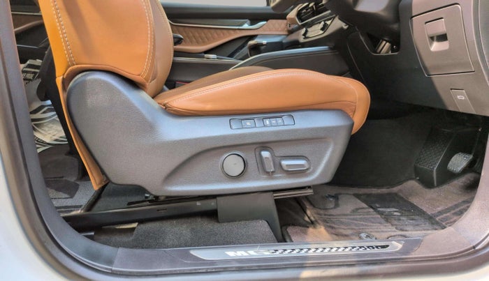 2022 MG GLOSTER SAVVY 7 STR 2.0 TWIN TURBO 4WD, Diesel, Automatic, 8,603 km, Driver Side Adjustment Panel