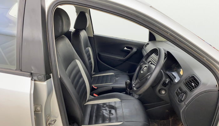 2015 Volkswagen Polo COMFORTLINE 1.2L, Petrol, Manual, 65,085 km, Gear Lever