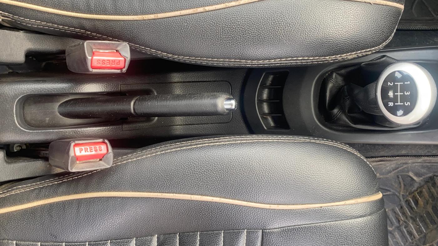 2018 Maruti Wagon R 1.0 VXI, Petrol, Manual, 97,429 km, Gear Lever