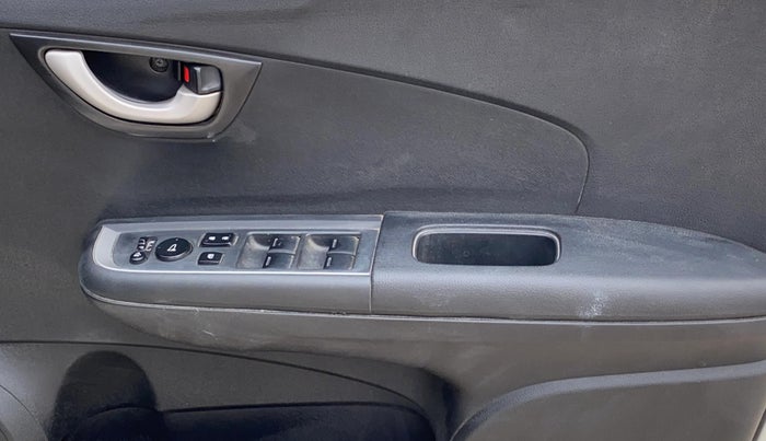 2016 Honda BR-V 1.5L I-VTEC V CVT, Petrol, Automatic, 1,04,407 km, Driver Side Door Panels Control