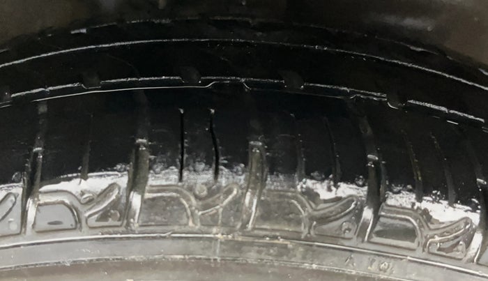 2015 Maruti Wagon R 1.0 VXI, Petrol, Manual, 54,011 km, Right Front Tyre Tread