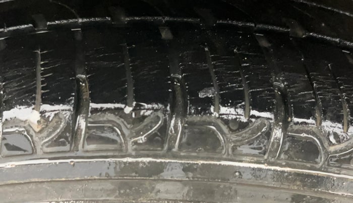 2015 Maruti Wagon R 1.0 VXI, Petrol, Manual, 54,011 km, Left Front Tyre Tread