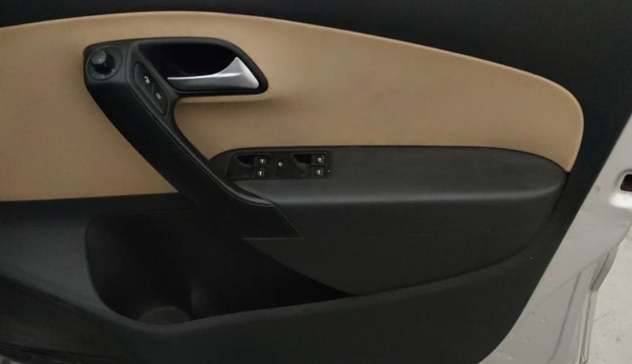 2015 Volkswagen Polo HIGHLINE1.2L, CNG, Manual, 83,337 km, Driver Side Door Panels Control