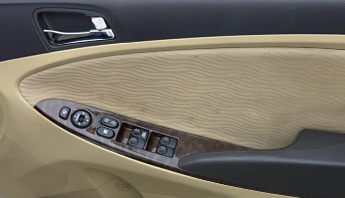 2013 Hyundai Verna FLUIDIC 1.6 CRDI SX, Diesel, Manual, 58,346 km, Driver Side Door Panels Control