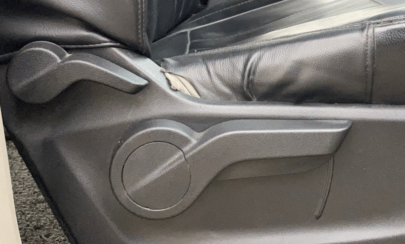2018 Mahindra MARAZZO M4 7 STR, Diesel, Manual, 1,09,601 km, Driver Side Adjustment Panel